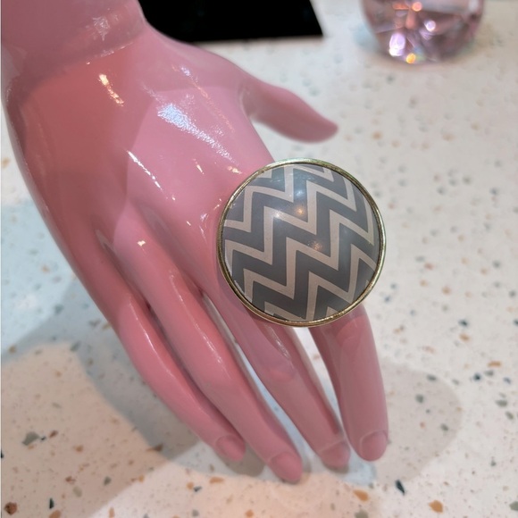 Round Circle Chevron Pattern Statement Ring - Picture 1 of 5